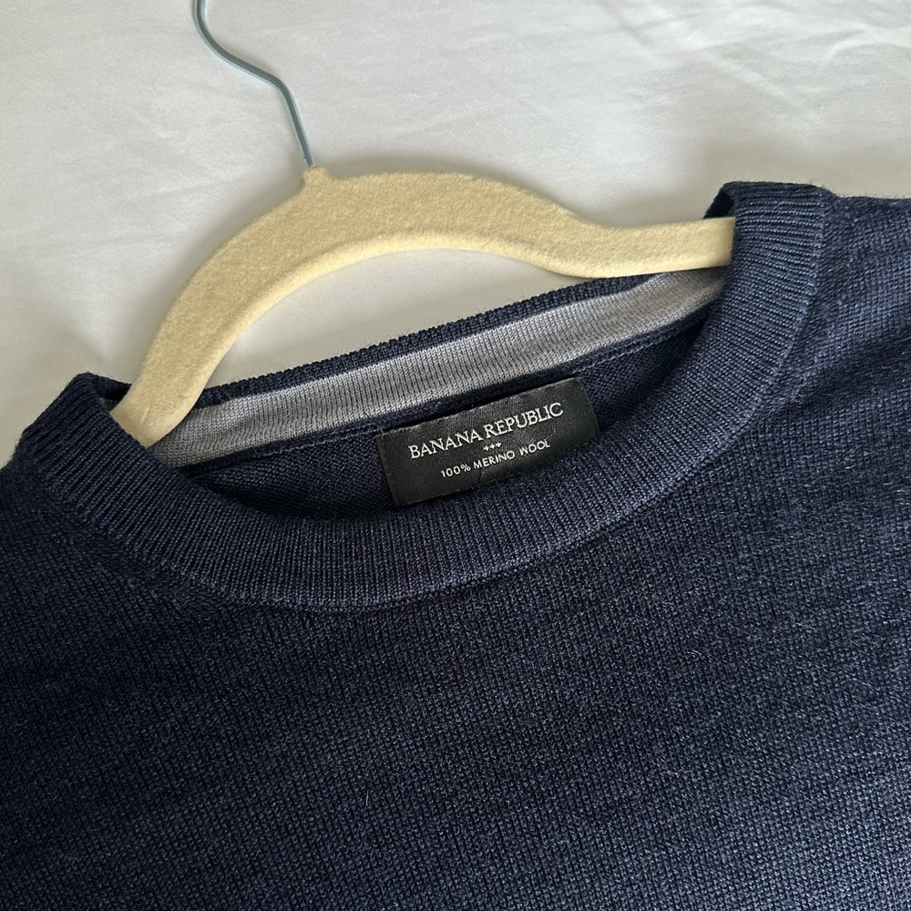 Banana Republic Unisex Navy Merino Wool Sweater - Picture 2 of 8